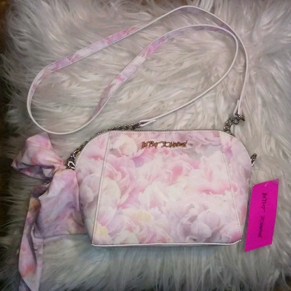 Betsey Johnson Handbags - Betsey Johnson Crossbody